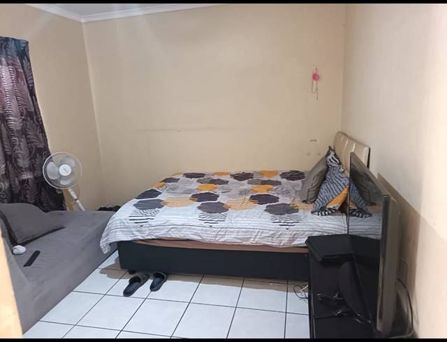 2 BEDROOM PROPERTY TO RENT IN LOMBARDY EAST